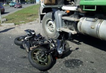 Settling vs Going to Trial for California Motorcycle Accident Cases